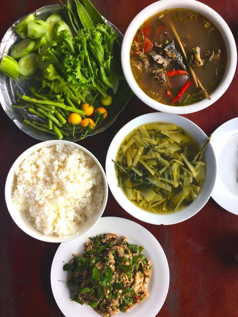 Sabaidee Guesthouse & Restaurant Nam Theun Bagian luar foto