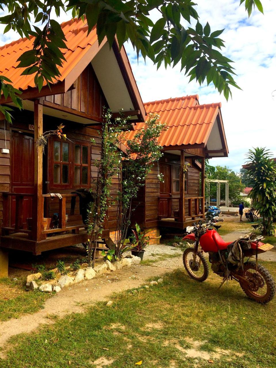 Sabaidee Guesthouse & Restaurant Nam Theun Bagian luar foto